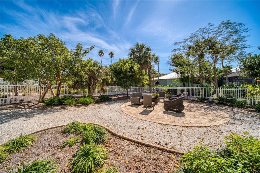 2499 Harbour LN-36
