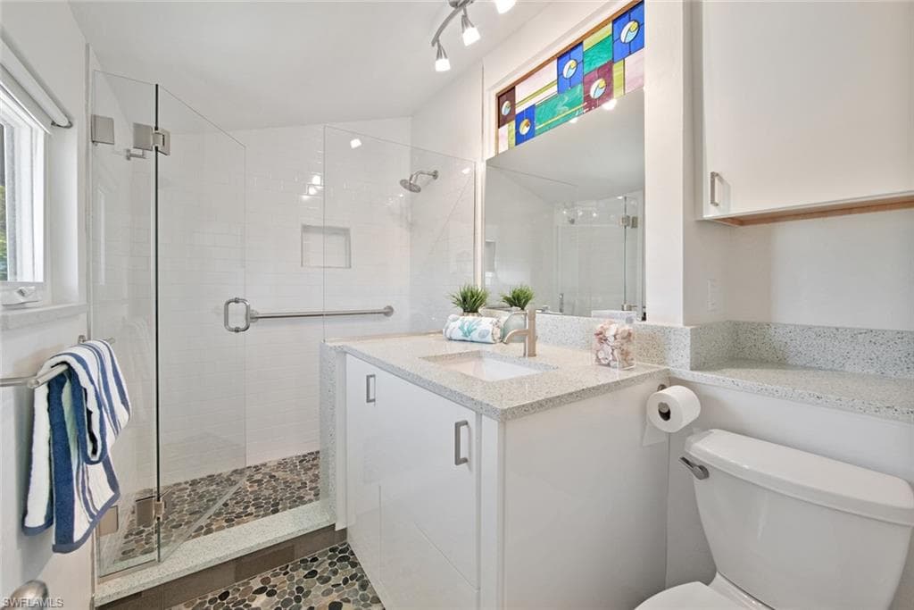 2499 Harbour LN-18