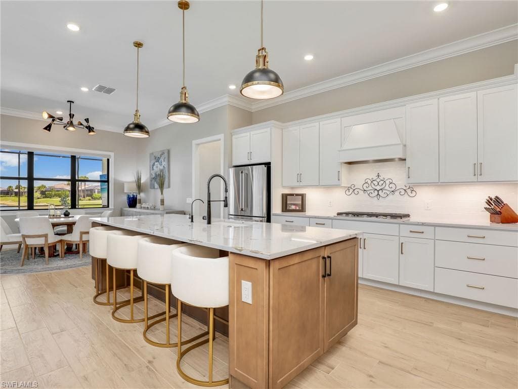 18412 Ridgeline DR-13