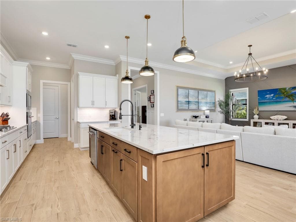 18412 Ridgeline DR-14