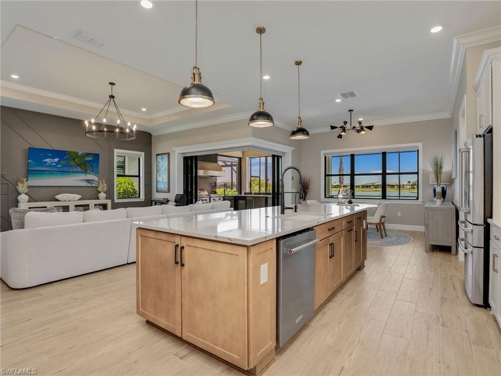 18412 Ridgeline DR-15