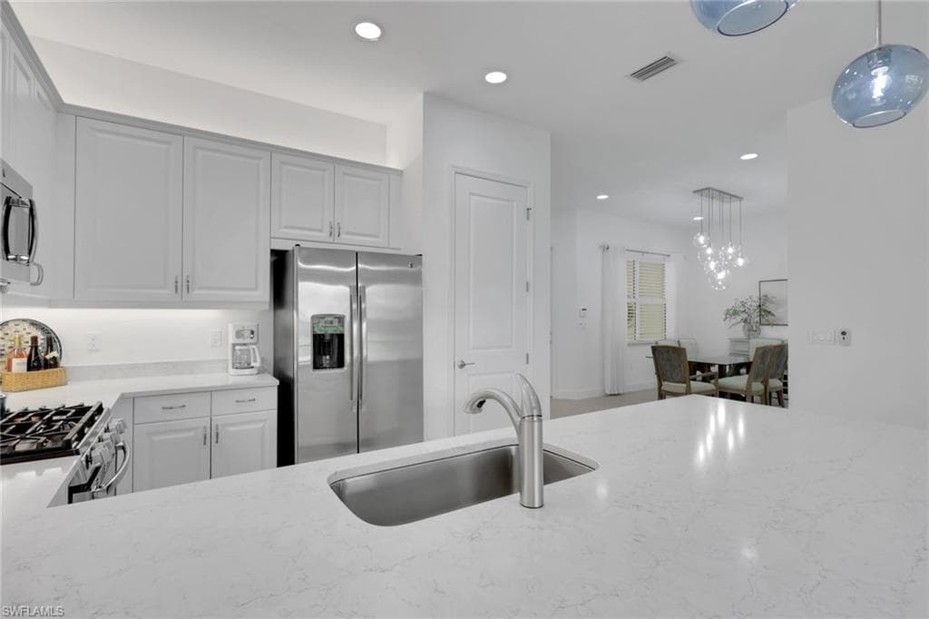 28451 Burano DR-11