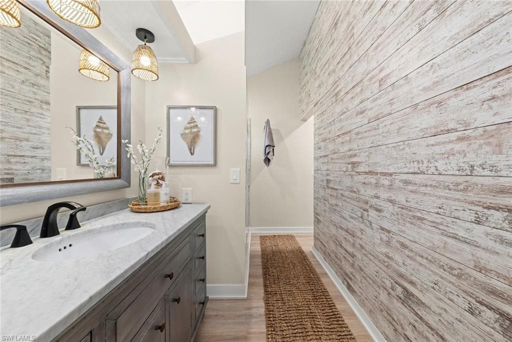 207 Daniel DR-19