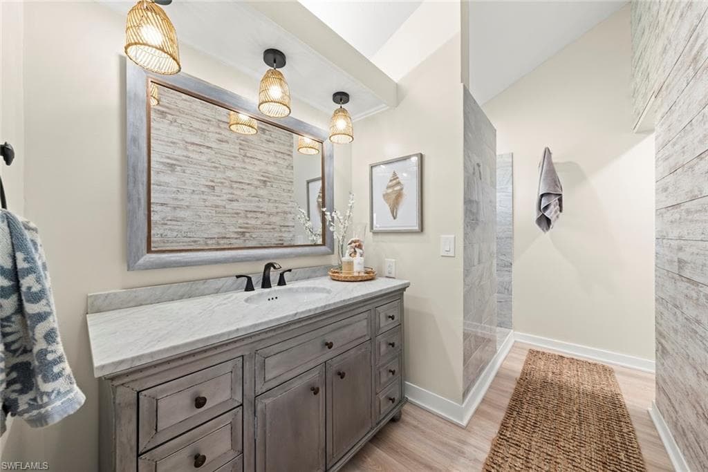207 Daniel DR-18
