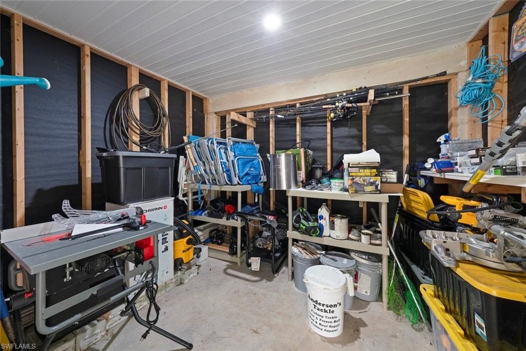 207 Daniel DR-38