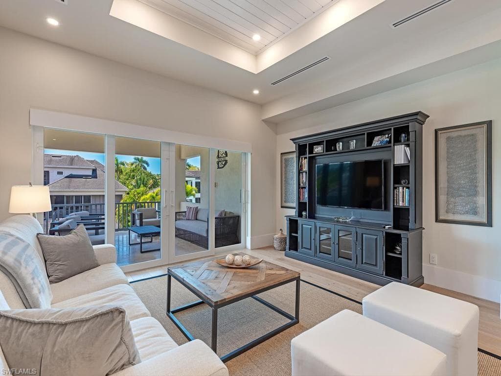 628 21st AVE S-18