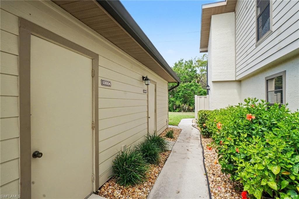 13204 Broadhurst LOOP-23