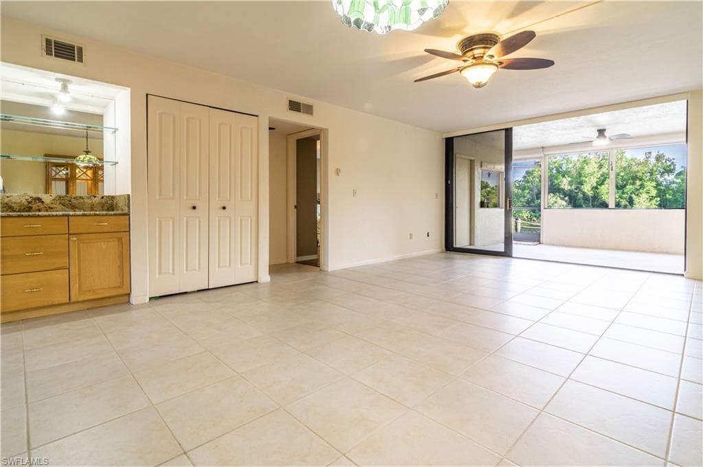 2069 W Lakeview BLVD E1-12