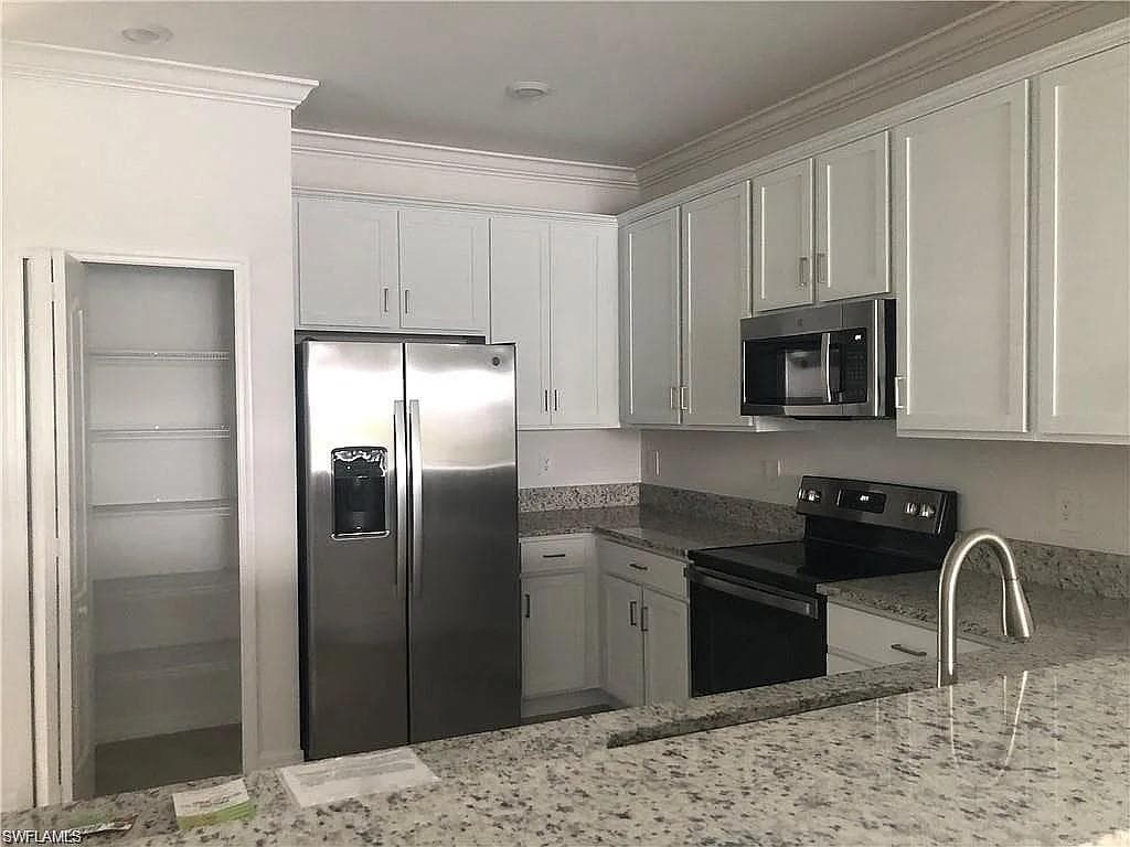 4359 Lemongrass DR-15