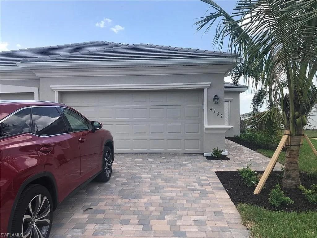 4359 Lemongrass DR-19