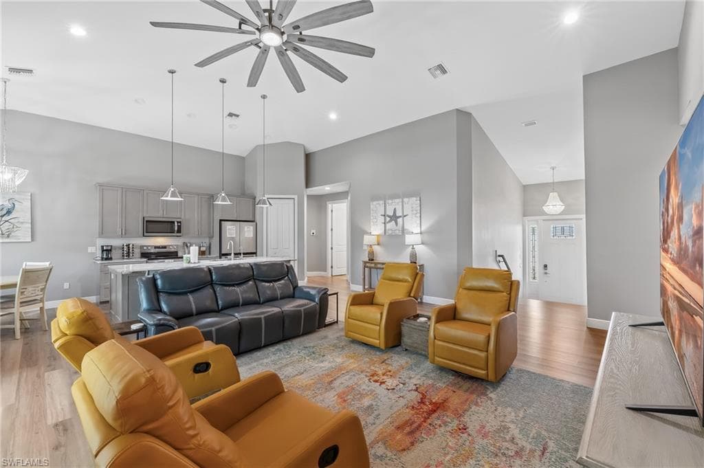 5809 Lauder ST-6