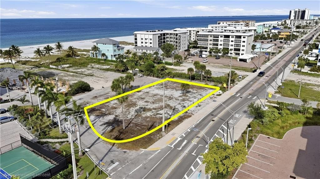 2700 Estero BLVD-16