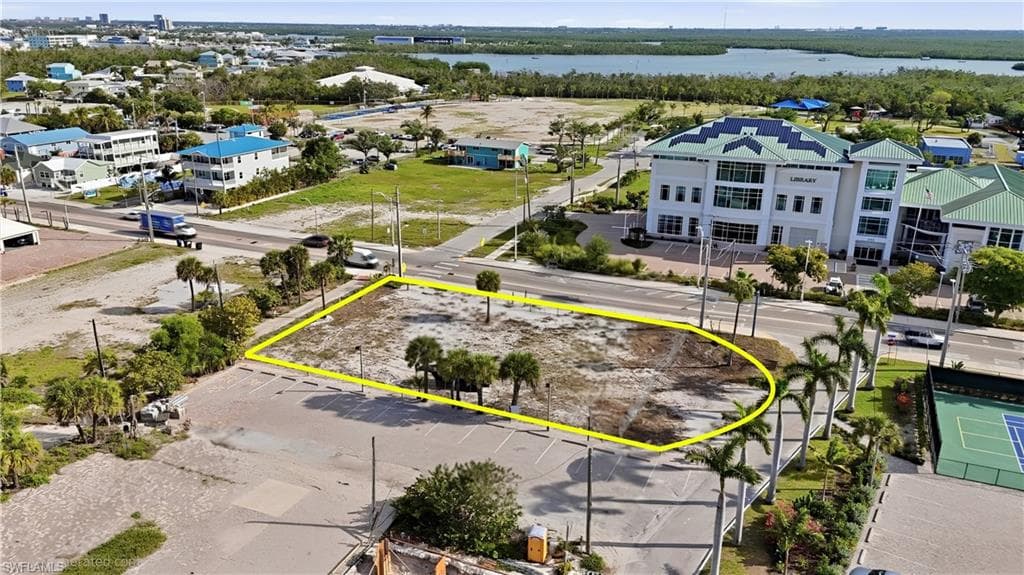 2700 Estero BLVD-6