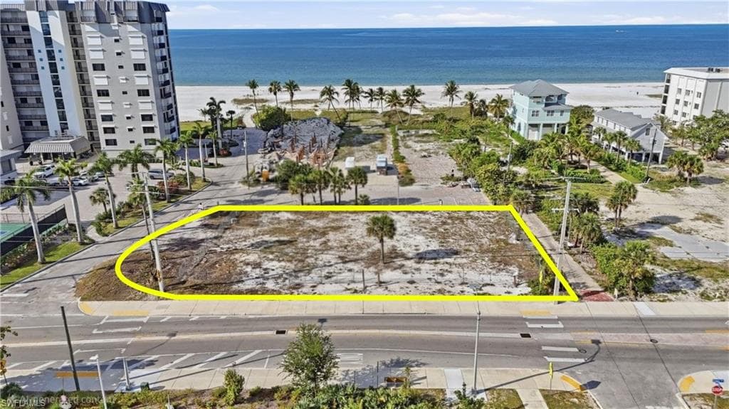 2700 Estero BLVD-14