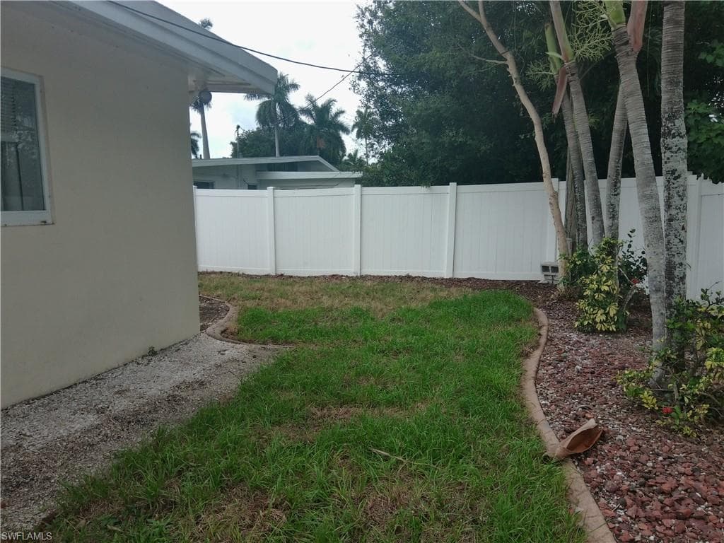 1443 Ricardo AVE-22