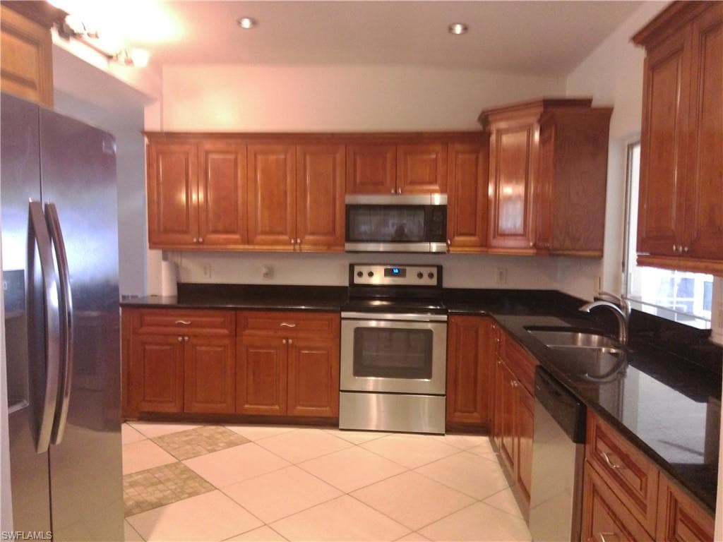 1443 Ricardo AVE-6