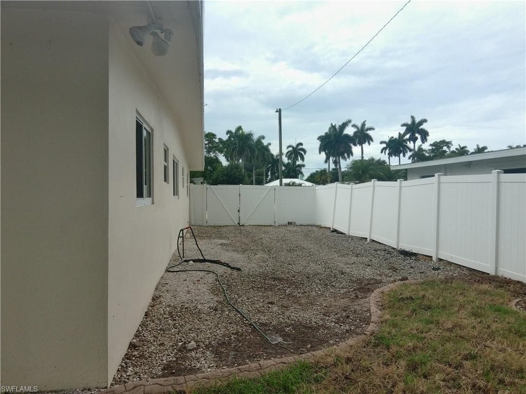 1443 Ricardo AVE-29