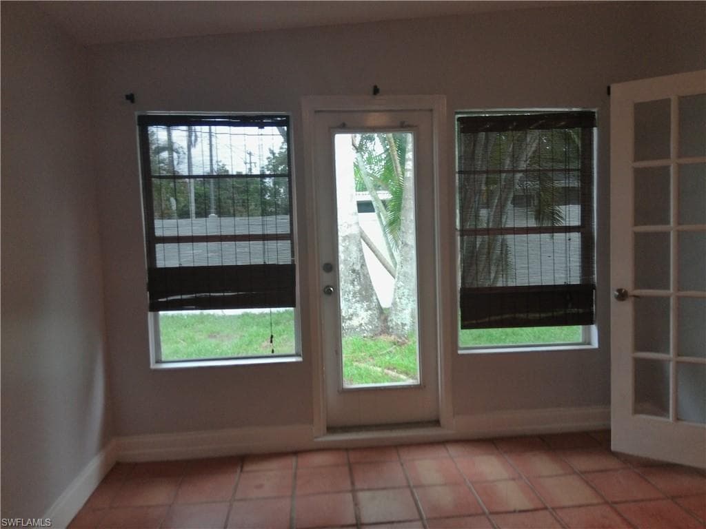 1443 Ricardo AVE-18