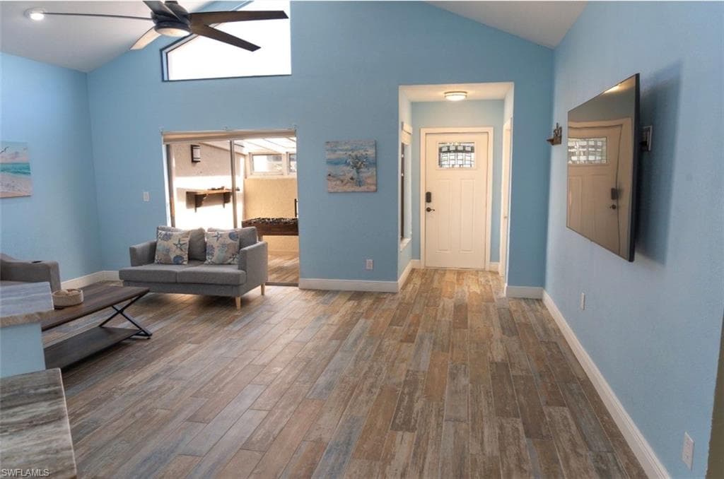 323 Washington CT-12