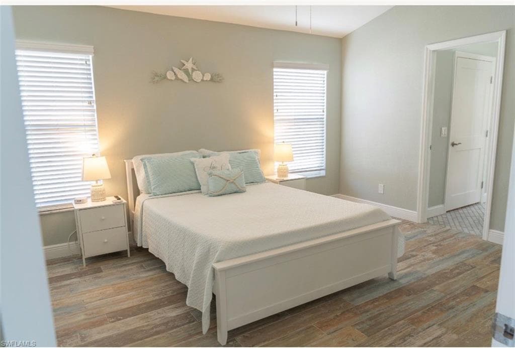 323 Washington CT-25