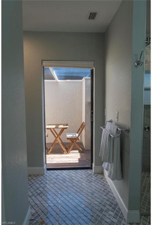 323 Washington CT-27