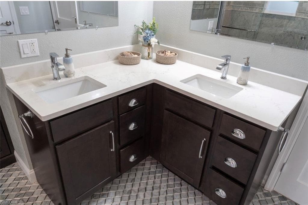323 Washington CT-30