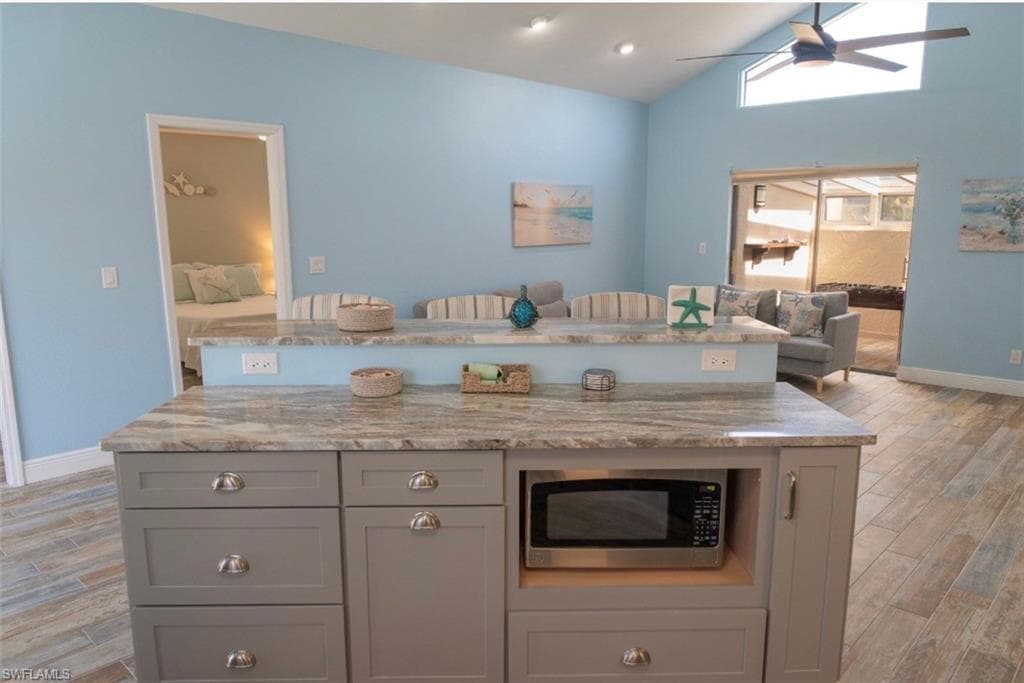 323 Washington CT-38