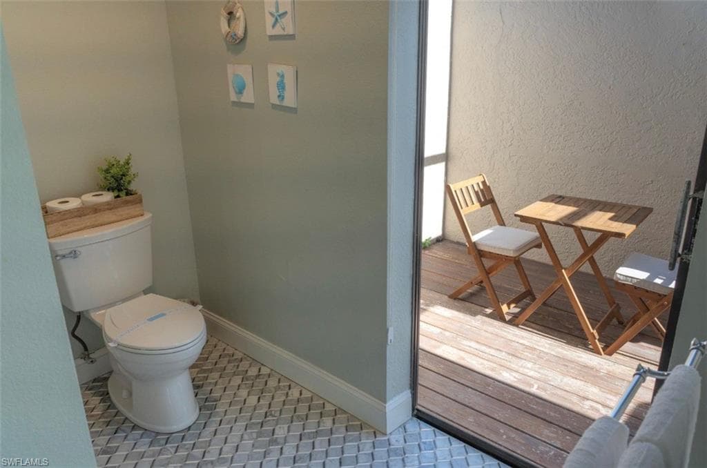 323 Washington CT-28