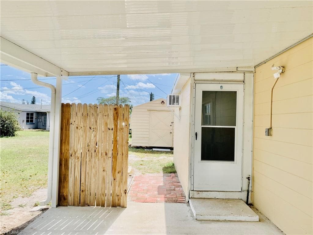 1120 Vineyard ST-1