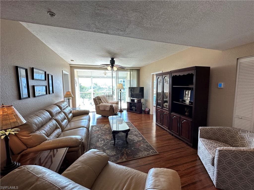 22748 Island Pines WAY 302-3