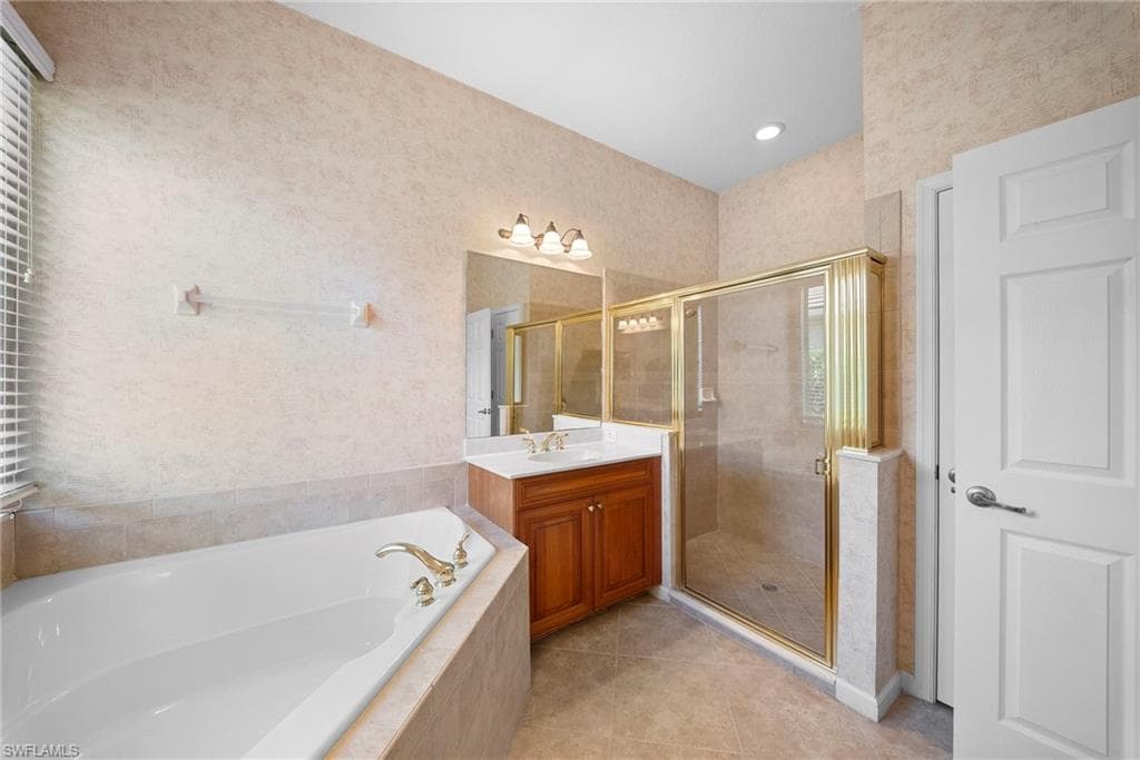 7914 Founders CIR-16