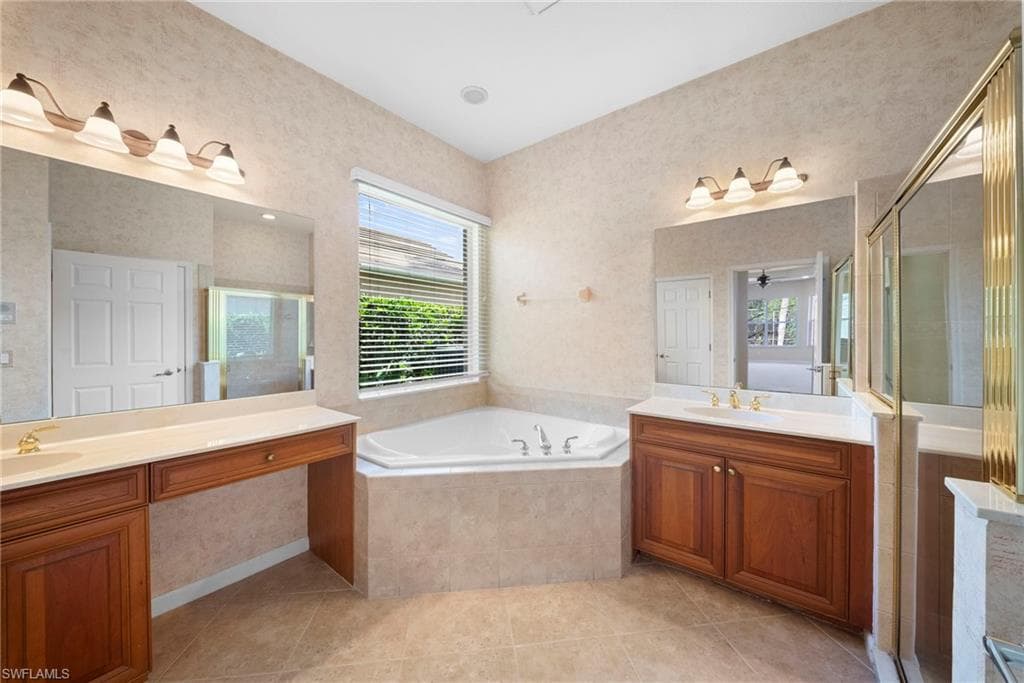 7914 Founders CIR-15