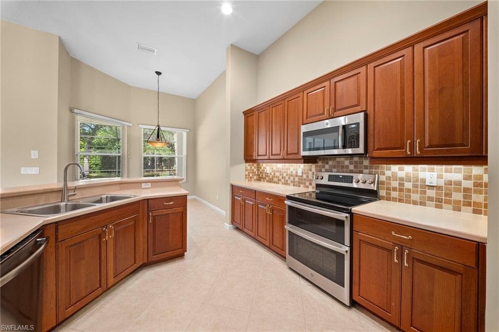 7914 Founders CIR-4