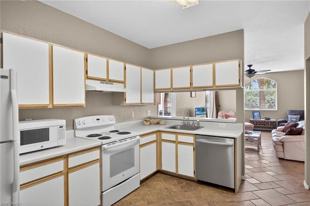 6361 Aragon WAY 202-9