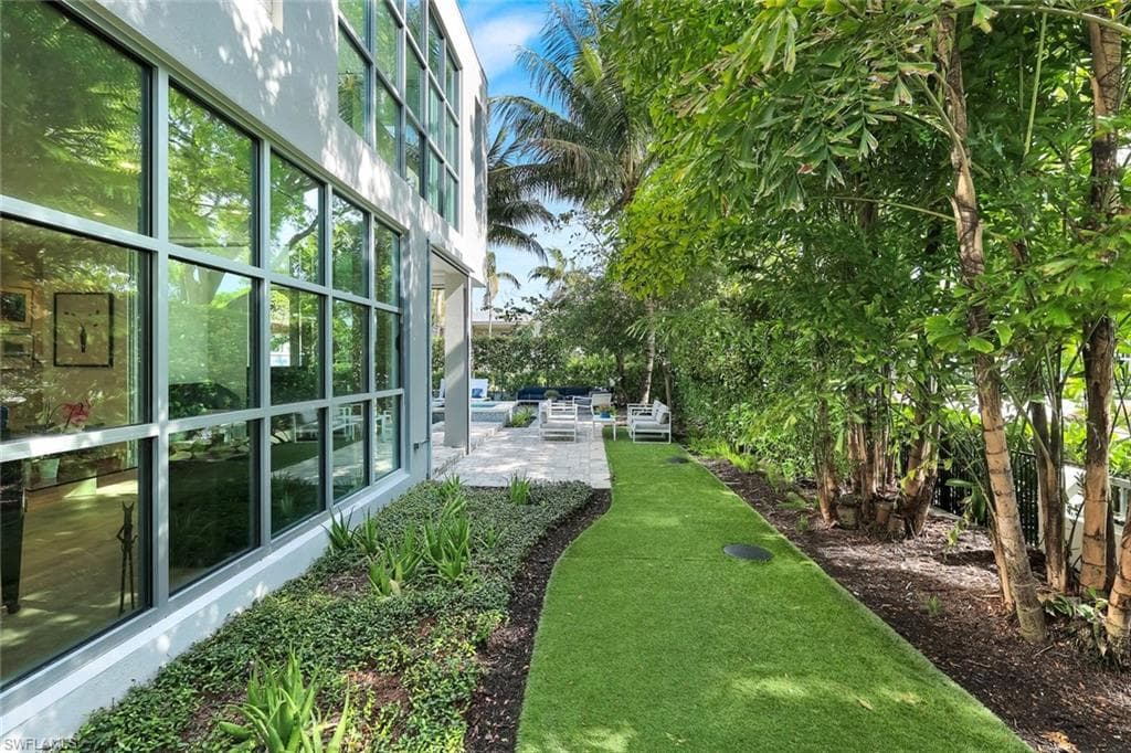 335 Banyan BLVD 4-22