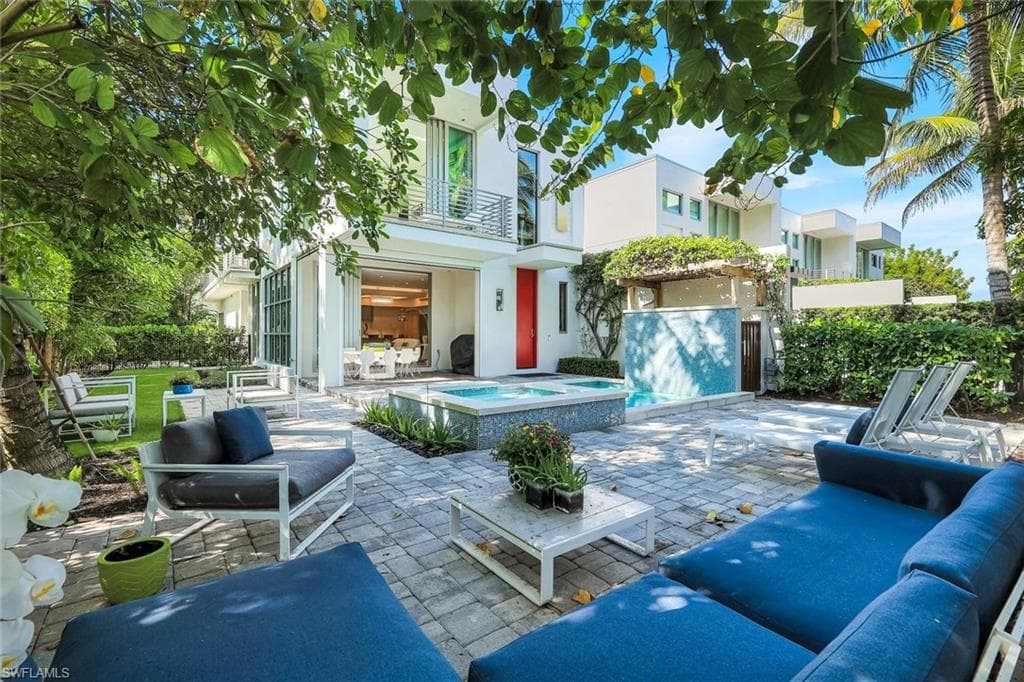 335 Banyan BLVD 4-1