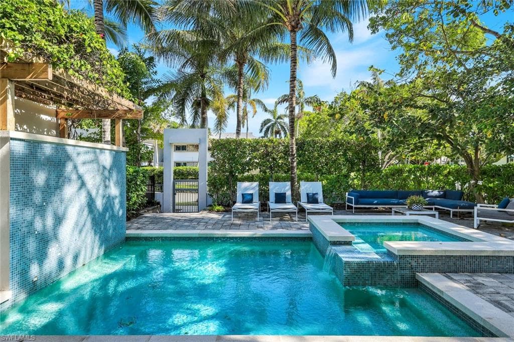 335 Banyan BLVD 4-42