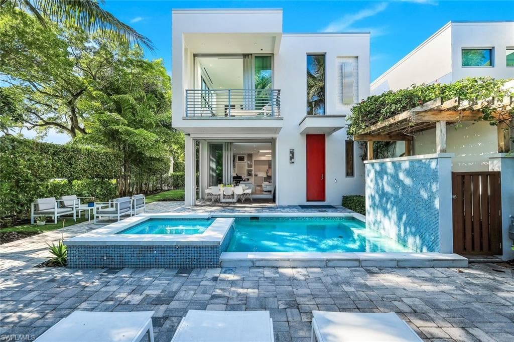 335 Banyan BLVD 4-4