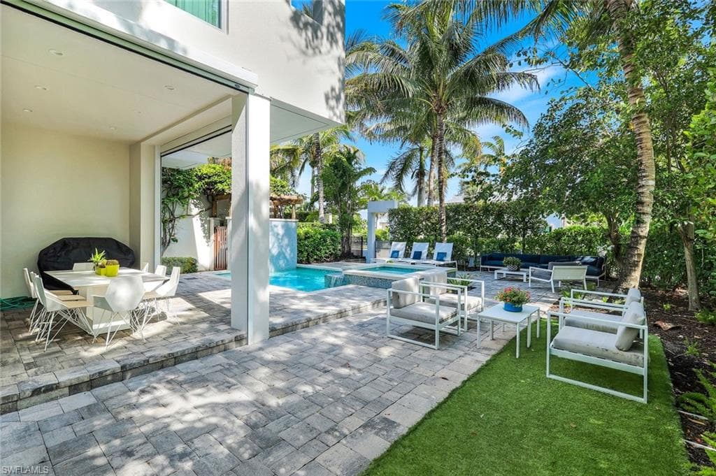 335 Banyan BLVD 4-23