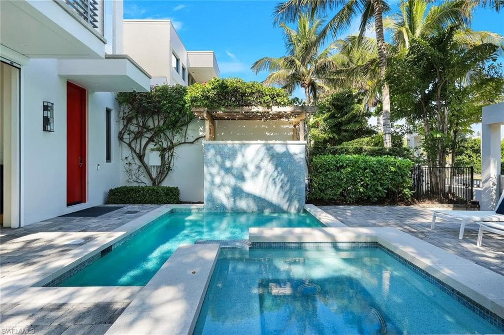 335 Banyan BLVD 4-40