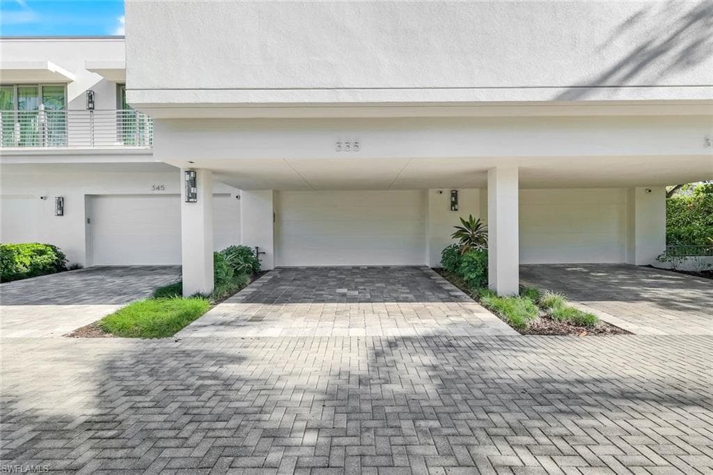 335 Banyan BLVD 4-44