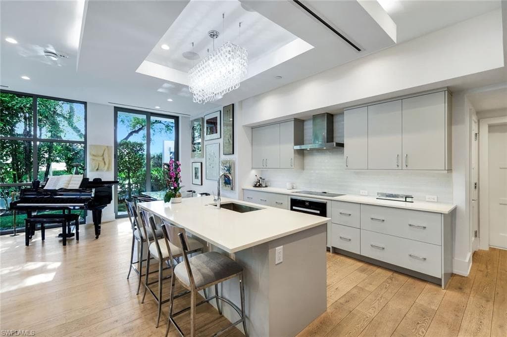 335 Banyan BLVD 4-17