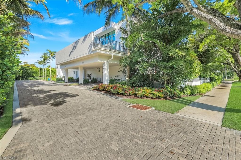 335 Banyan BLVD 4-43
