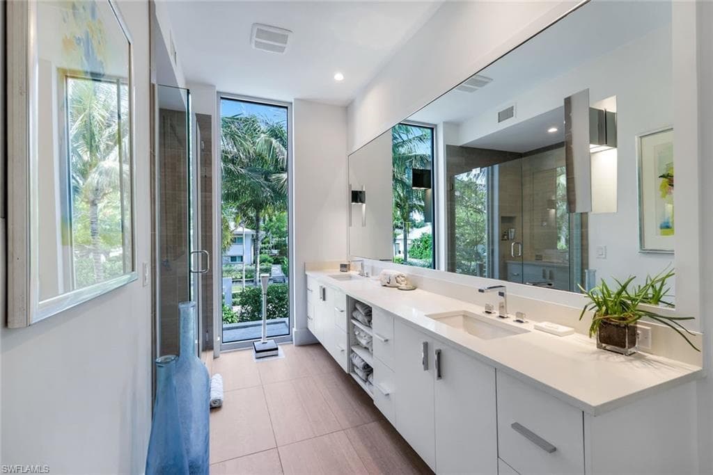 335 Banyan BLVD 4-30