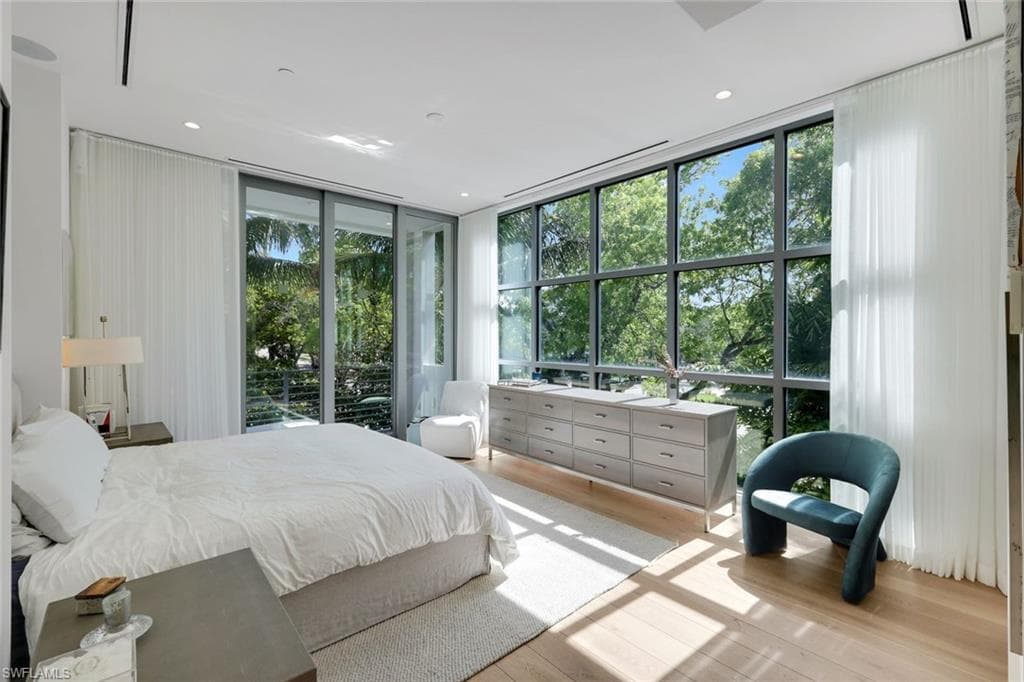 335 Banyan BLVD 4-28