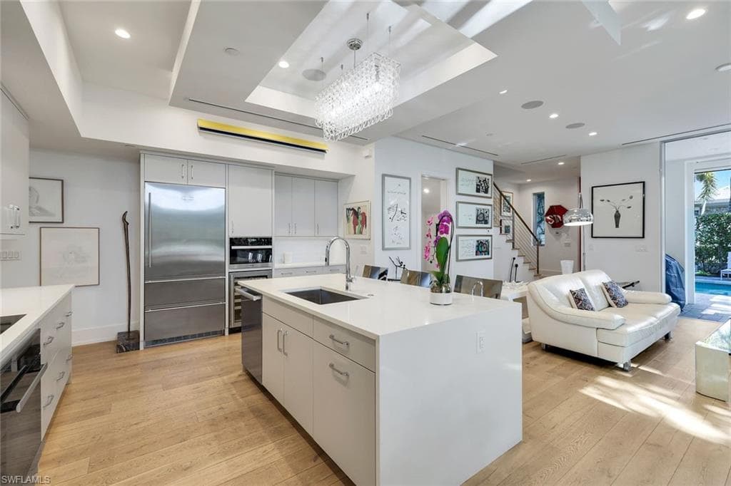 335 Banyan BLVD 4-24