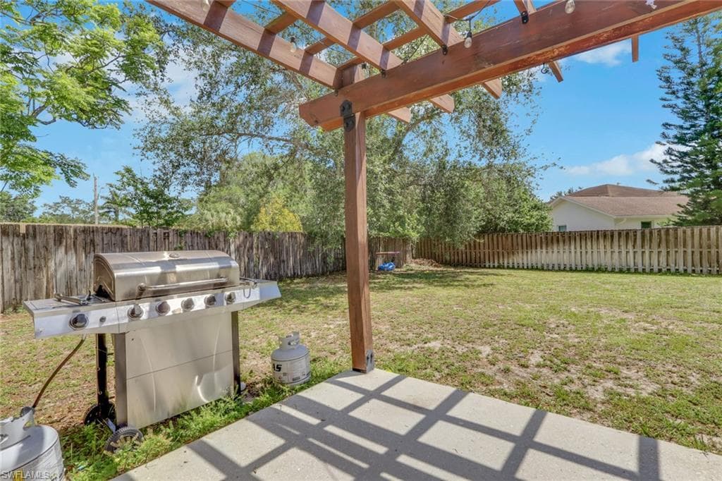 3300 Valencia DR-22