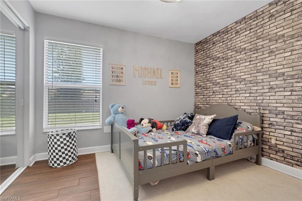 3300 Valencia DR-15