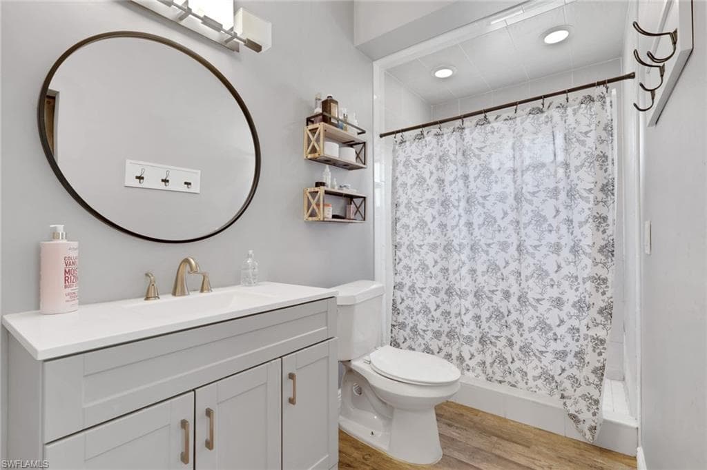 3300 Valencia DR-11