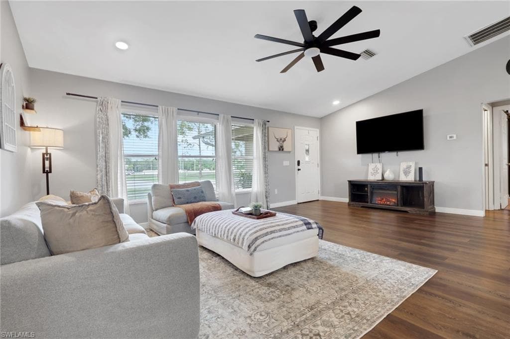 3300 Valencia DR-4